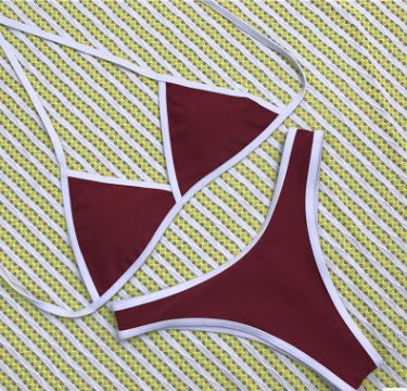 Biquíni vermelho de mulher sexy para a melhor confiança na praia