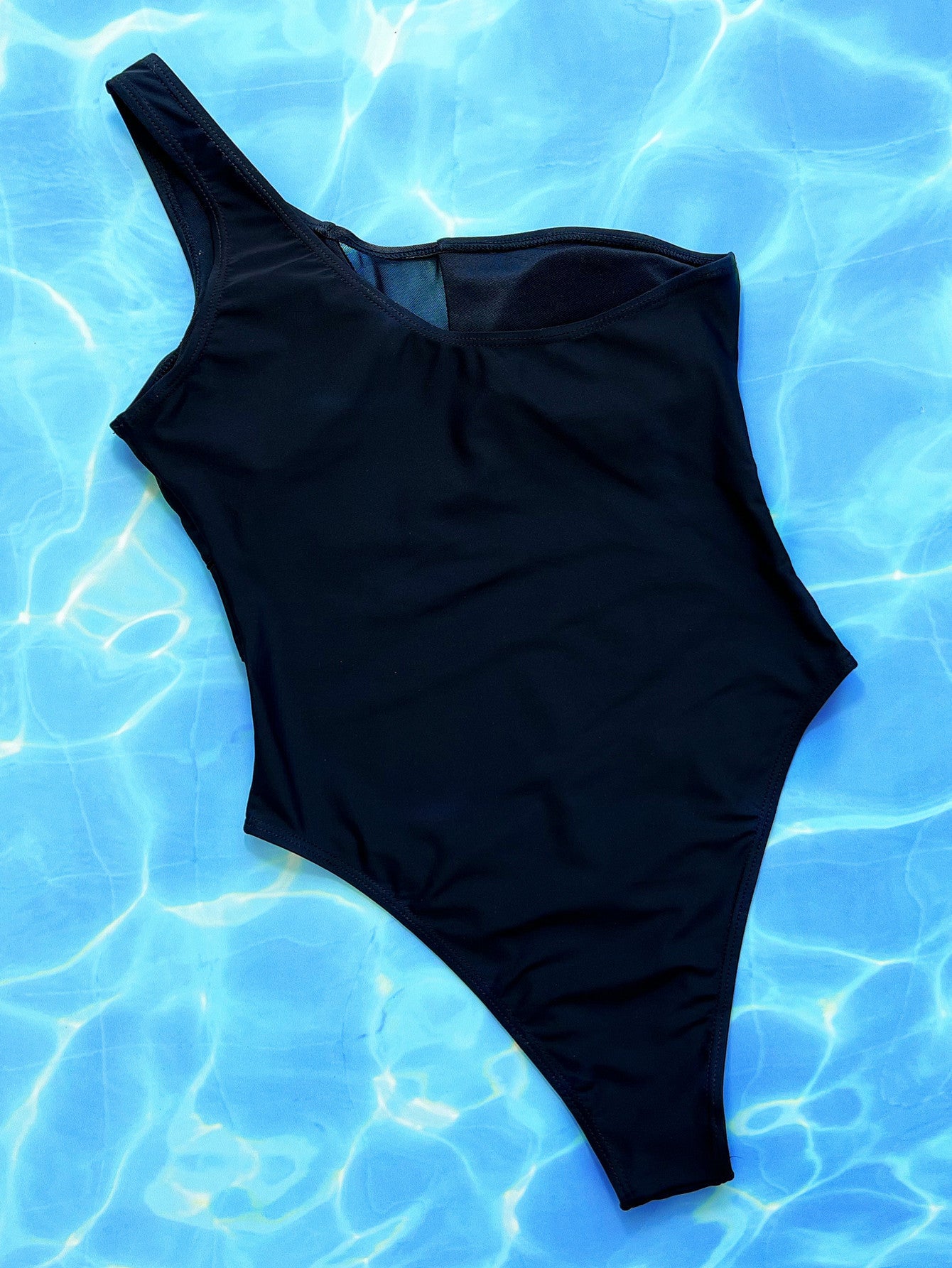 Baju renang bikini one-piece yang bagus untuk gaya musim panas yang mudah