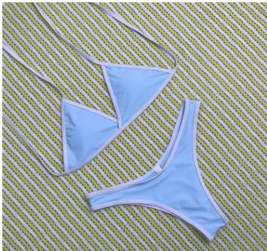 Biquíni vermelho de mulher sexy para a melhor confiança na praia