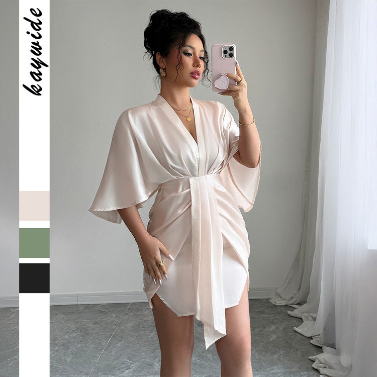 Deep V-T-T-T-T-T-T-T-T-T-T3-Hip-Rockkleid mit breitem Ärmeldrama