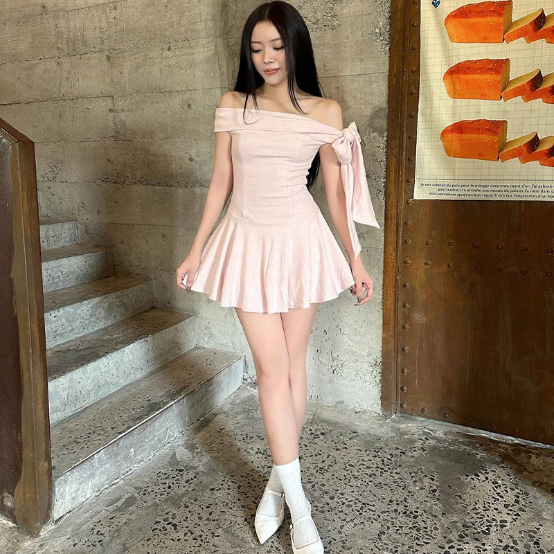 Zomer off-shoulder boog mini-jurk met speelse Europese vibes