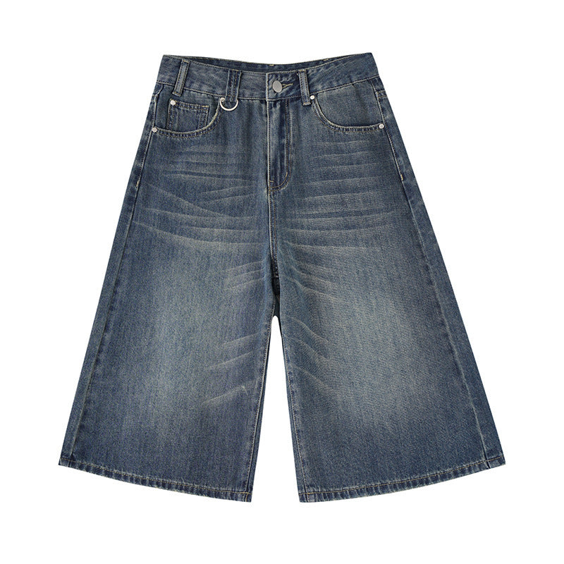 Jeans di High Street ritagliati retrò con vibrazioni americane estive