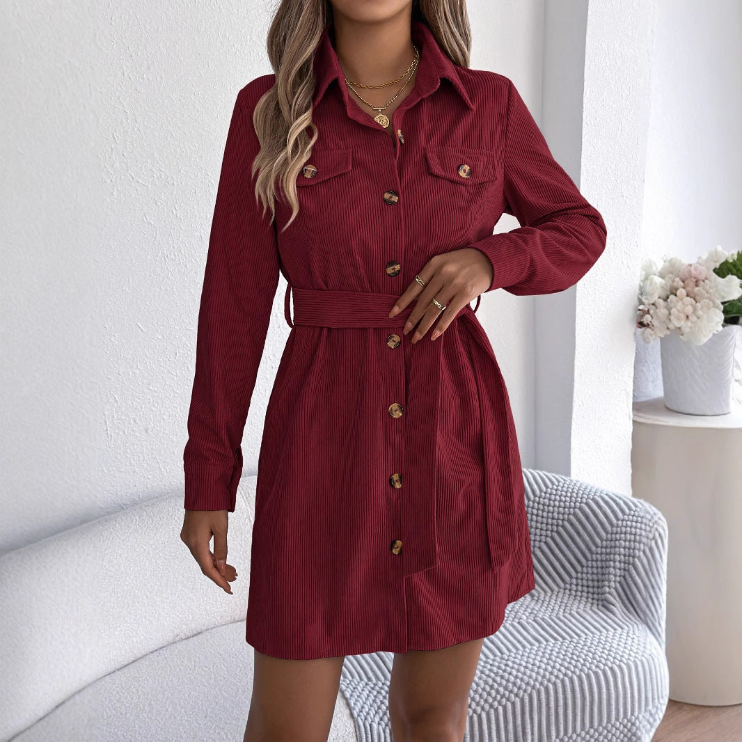 Corduroy-Corduroy-dress dengan detail renda-up dan gaya tunggal-breasted