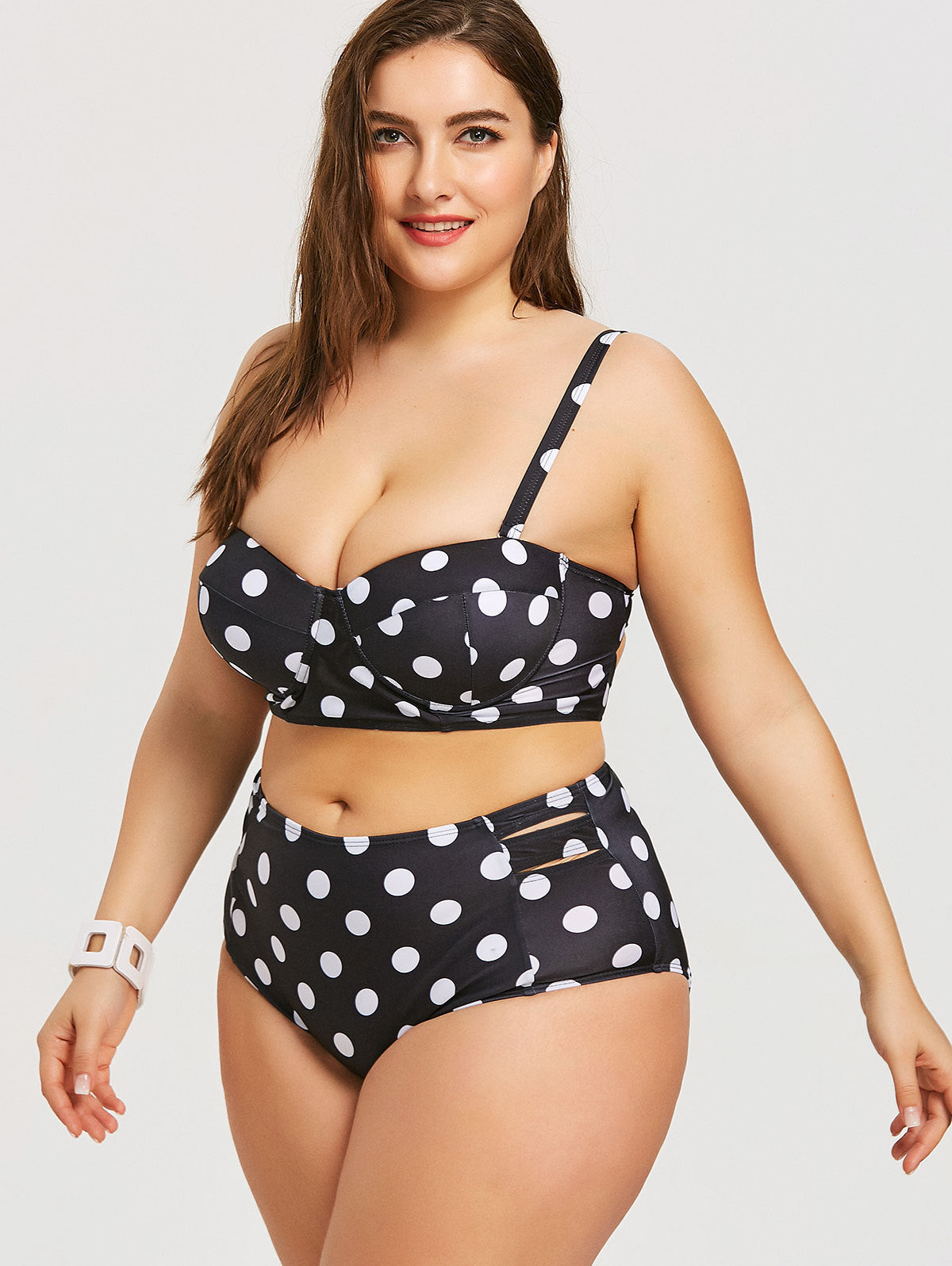 Retro Polka Dot High-T-Bikini für Vintage Appeal