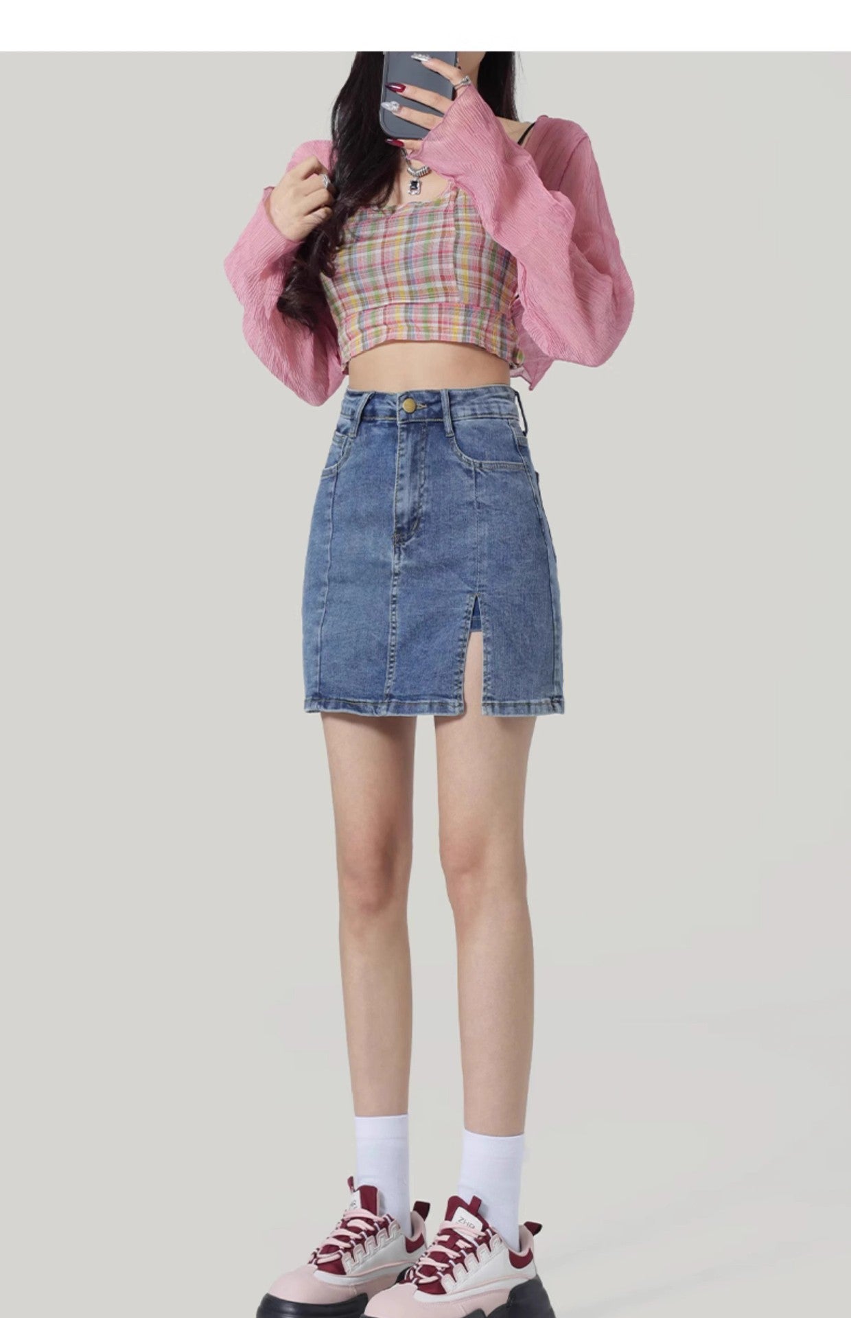 Gonna in denim in denim in alto per la lusinga di abbigliamento quotidiano