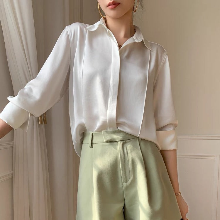 Elegant Women's White Shirt Made Of Triacetate Satin
