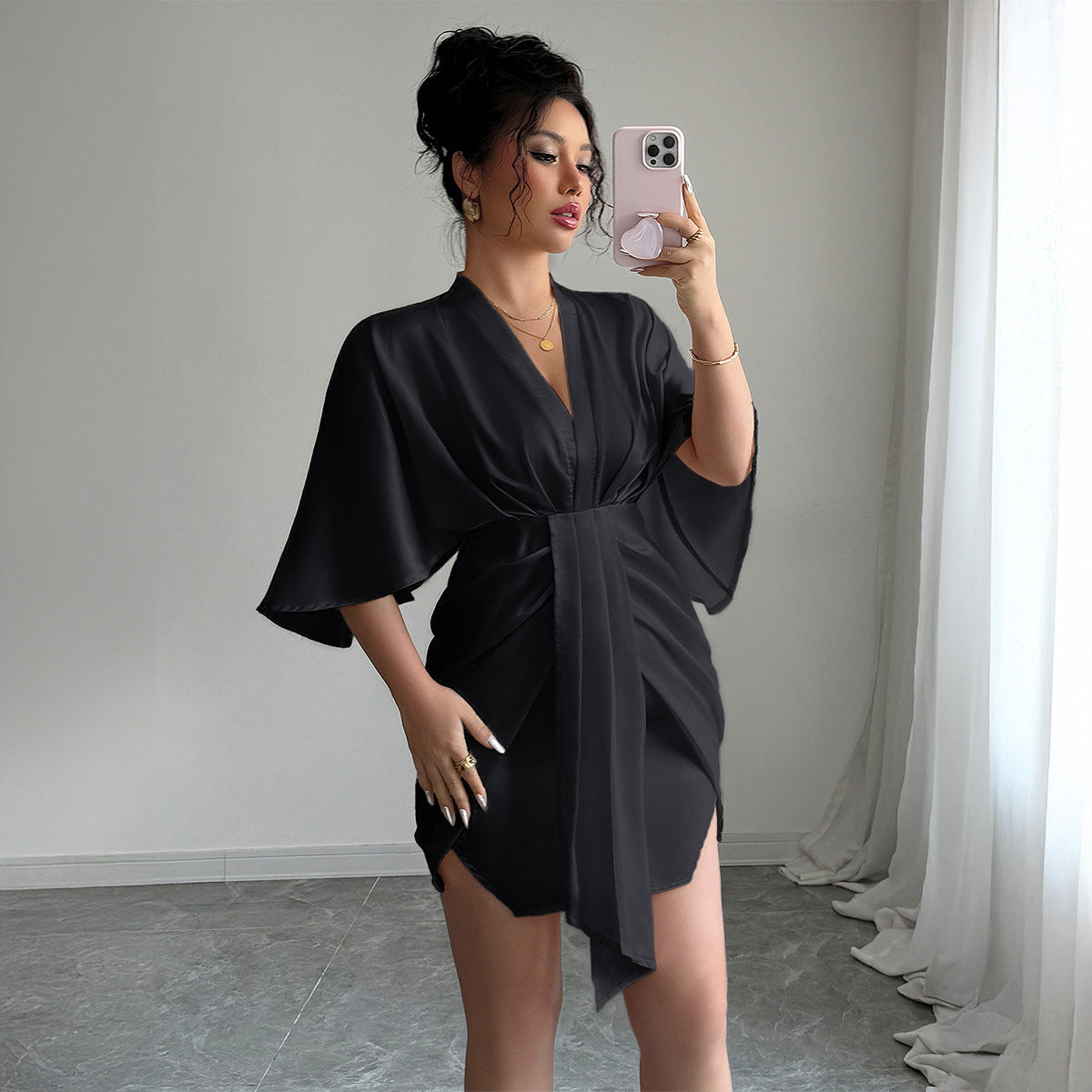 Deep V-T-T-T-T-T-T-T-T-T-T3-Hip-Rockkleid mit breitem Ärmeldrama