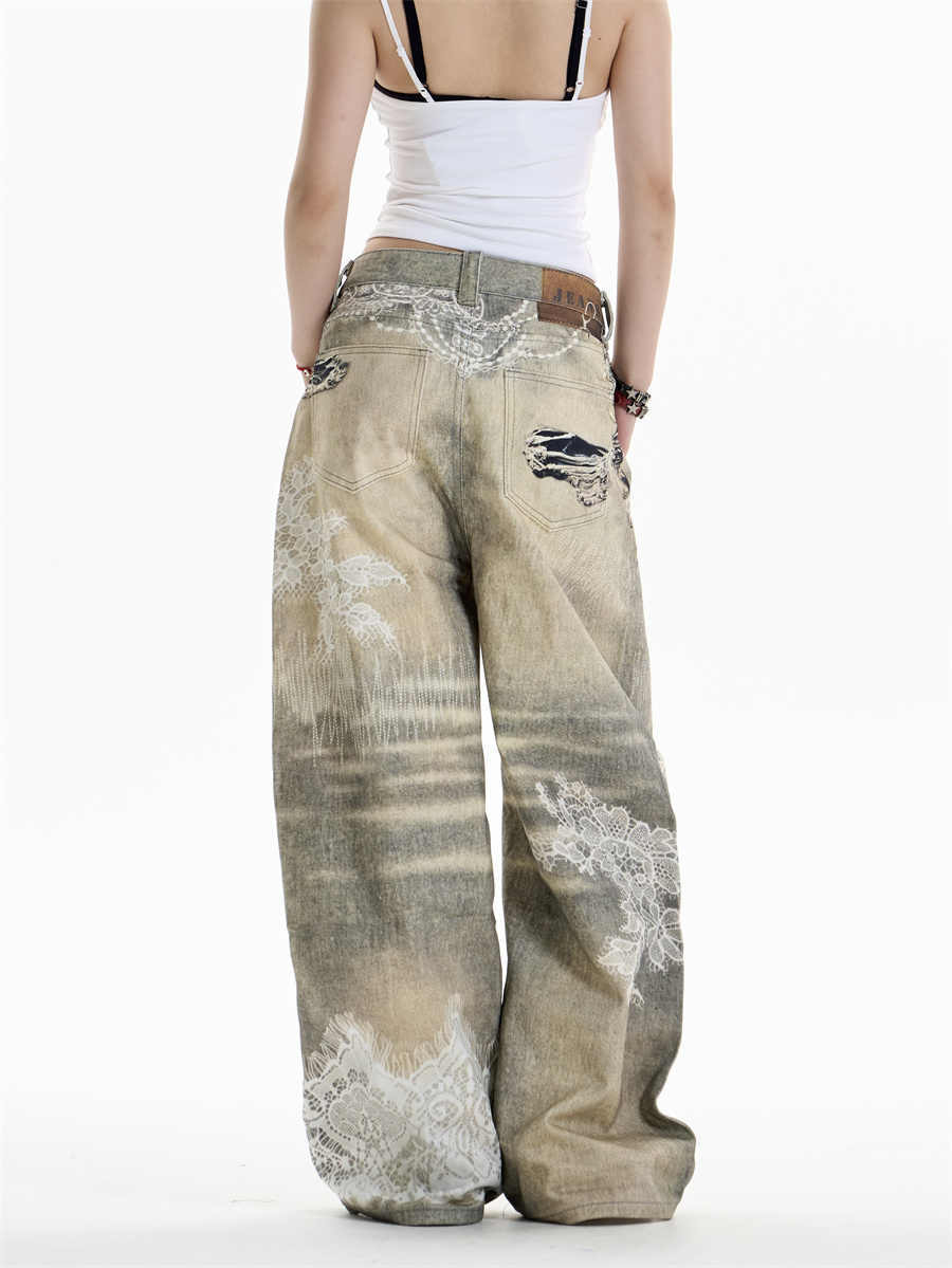 Jeans a gamba a gamba a stampa incrociata con appello grafico