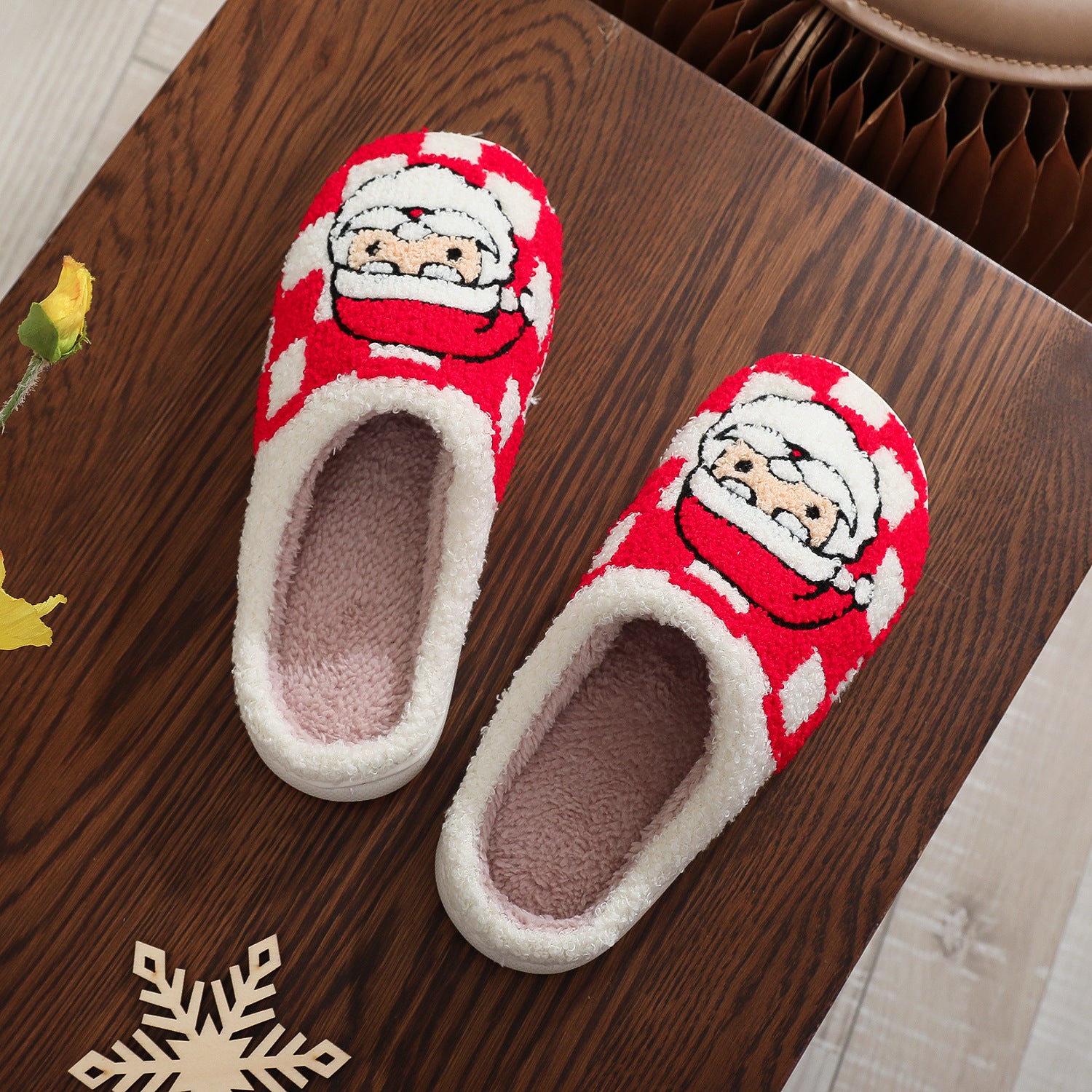Feestelijke rode en witte geruite Santa Claus Fleece Slipon -schoenen