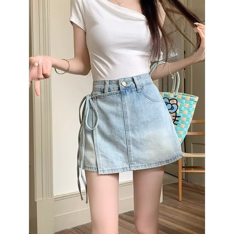 Pantaloncini con gonna in denim in denim in alto per abiti estivi giocosi