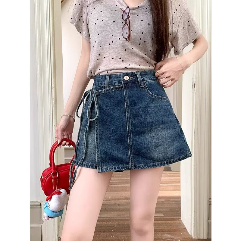 Pantaloncini con gonna in denim in denim in alto per abiti estivi giocosi