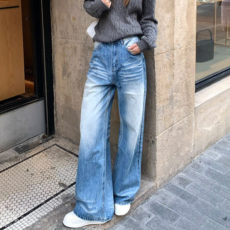Jeans sbiancati a forma di pera con accenti di piega