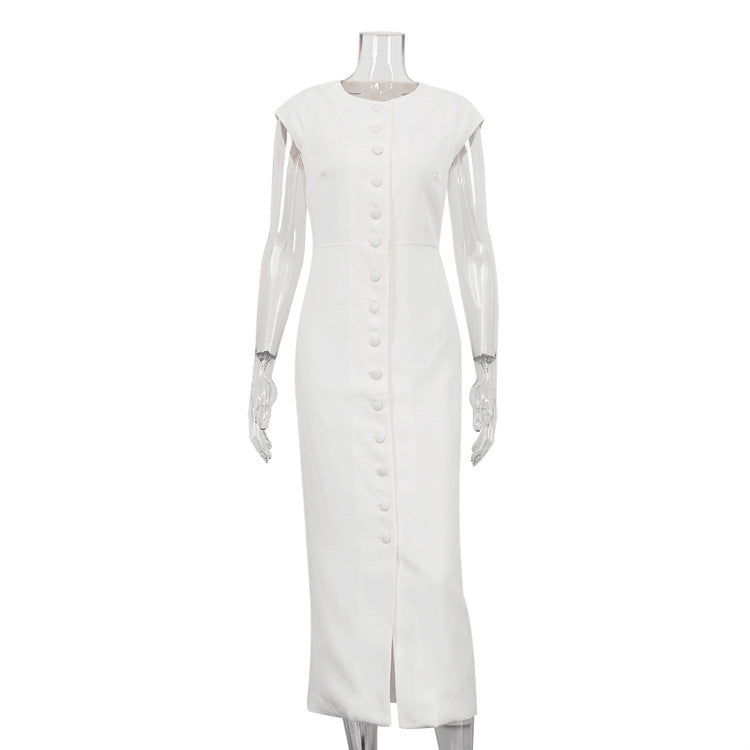Vestido de vaina blanca con mangas voladoras y cintura de un solo pecho
