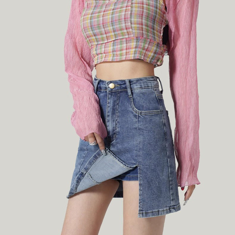 Gonna in denim in denim in alto per la lusinga di abbigliamento quotidiano