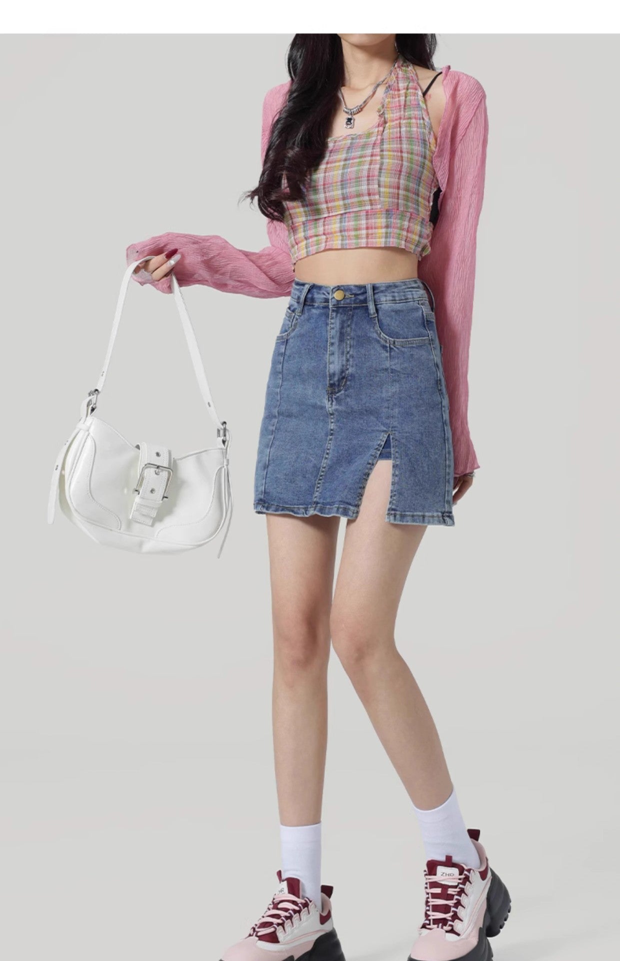 Gonna in denim in denim in alto per la lusinga di abbigliamento quotidiano