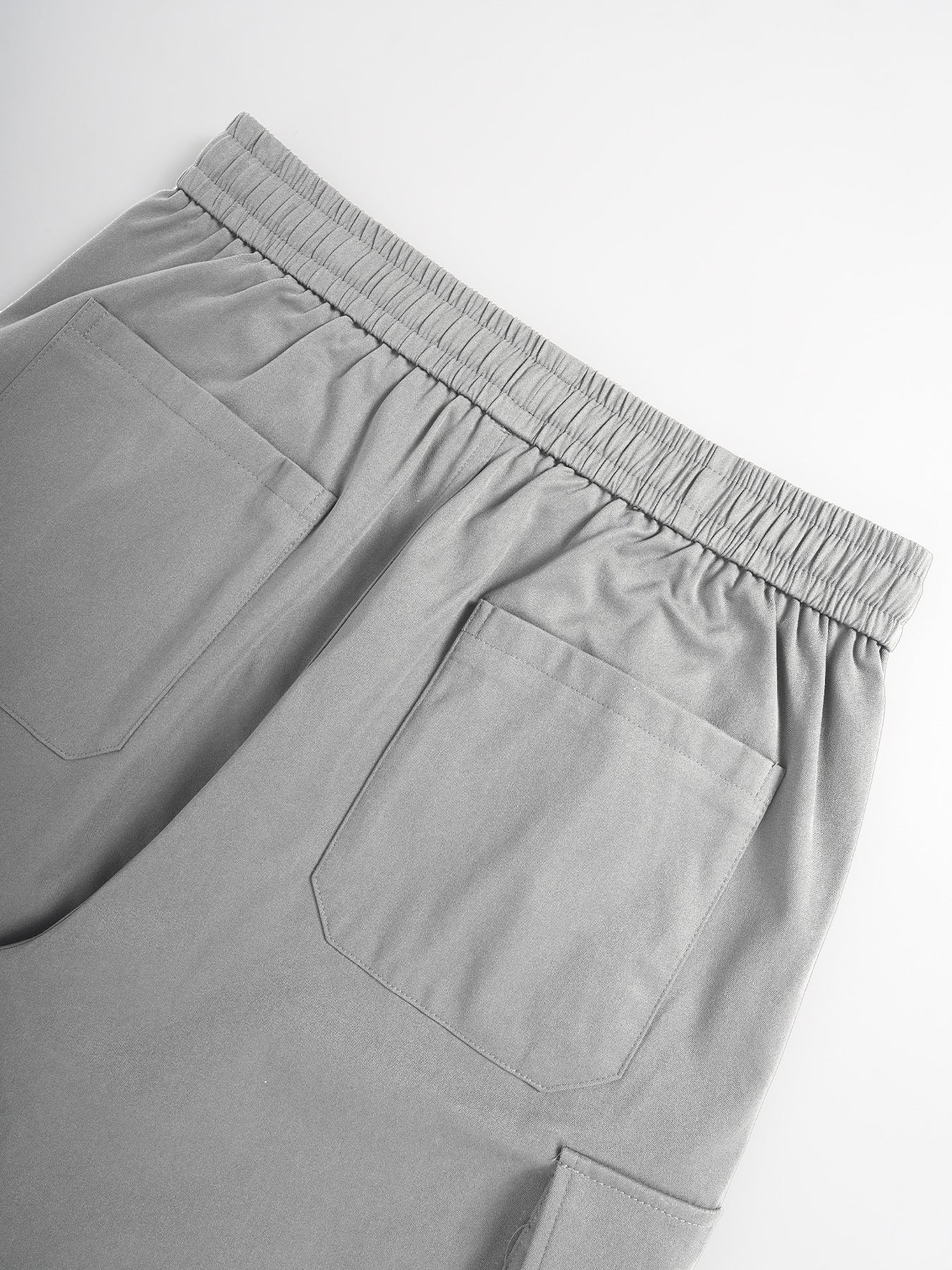 Bottoms listos para el trabajo recortados que ofrecen comodidad urbana de verano resistente