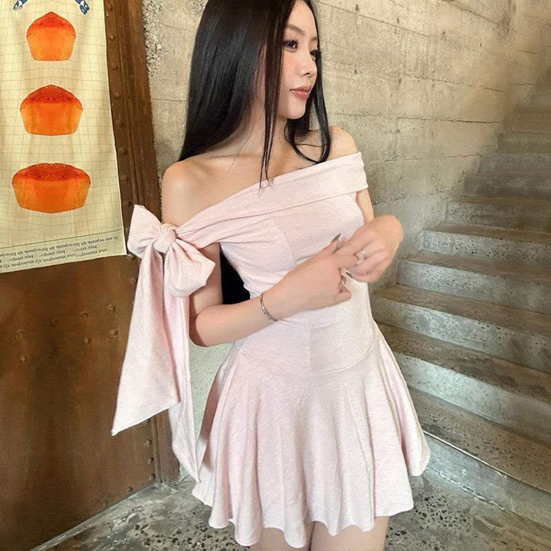 Zomer off-shoulder boog mini-jurk met speelse Europese vibes