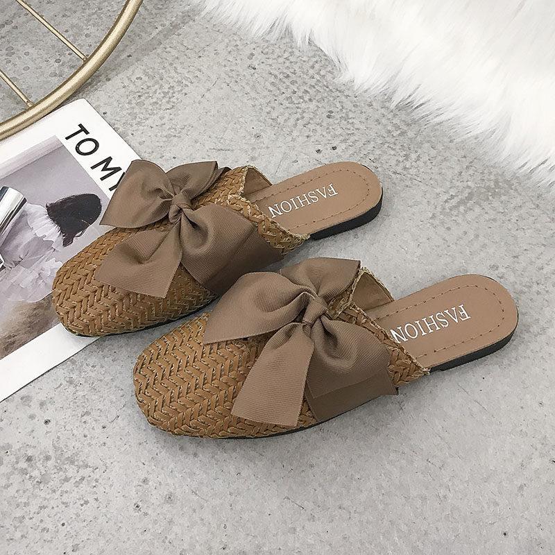 Slip Top Busur Tenunan di Sandal