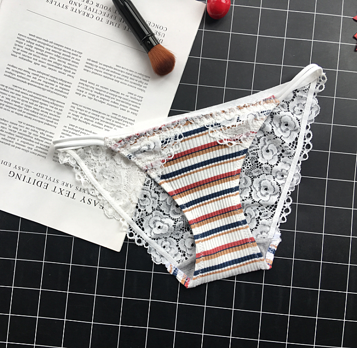 Culotte de dentelle colorée à rayures horizontales