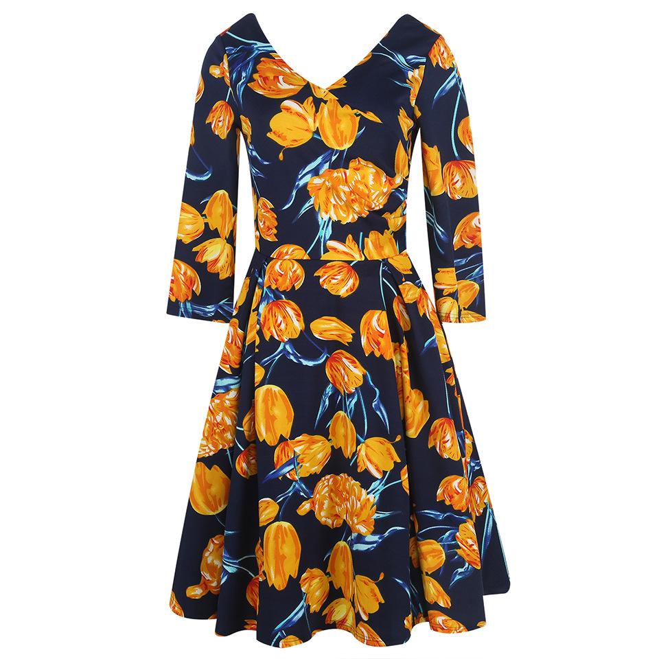 Robe excédentaire à la manche florale de trois quarts