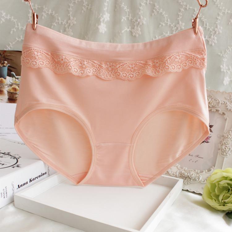 Panty de talle alto color nude con volantes de encaje