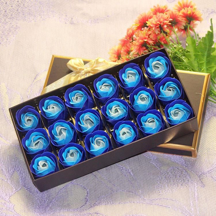 Adorable 18 Mini Roses Gift Box - THEONE APPAREL